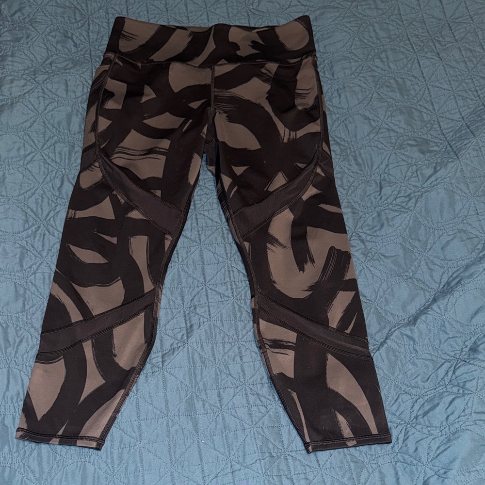 Athleta Tenacity 7/8 Black and Gray Leggings